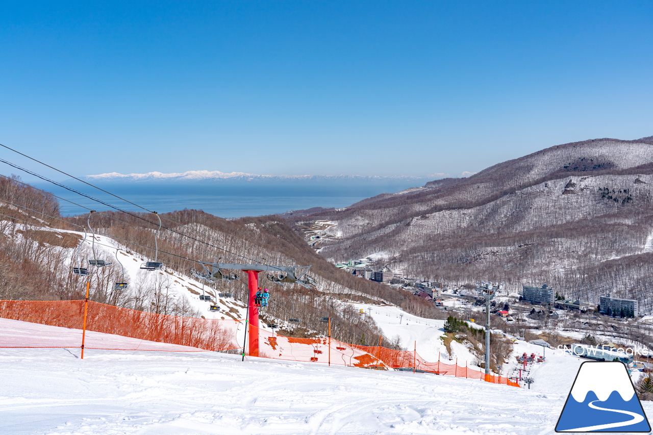 朝里川温泉スキー場｜豊富な残雪のおかげで、4月10日（日）まで営業延長中！日本海を眺めながら、のんびり春スキー＆スノーボードを楽しみましょう♪